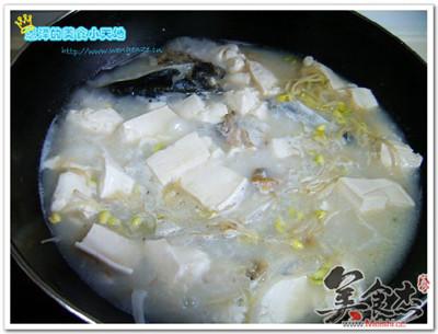 黄豆芽鱼头豆腐汤