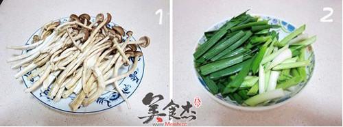 五花肉青蒜茶树菇