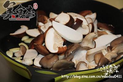 蒜香蚝油菌菇