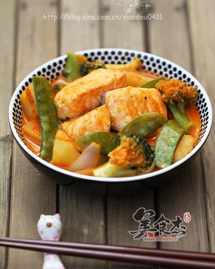 红咖喱杂蔬三文鱼