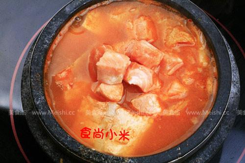 石锅三文鱼豆腐汤