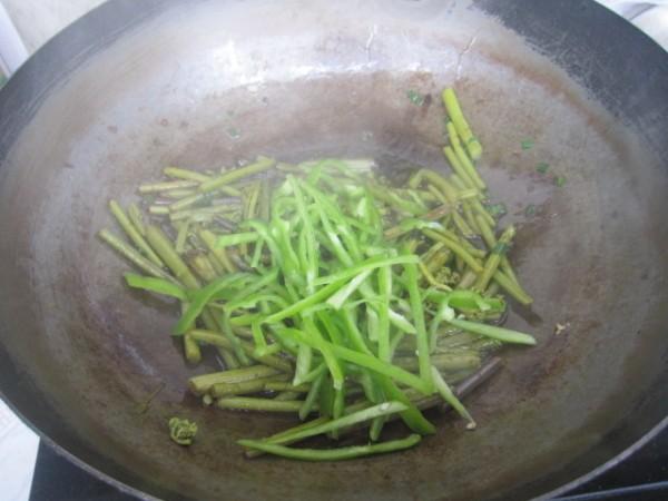 素炒蕨菜