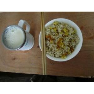 鄂菜：蛋炒饭+维维豆奶
