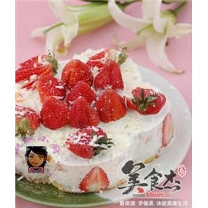 白巧克力草莓酸奶慕斯蛋糕